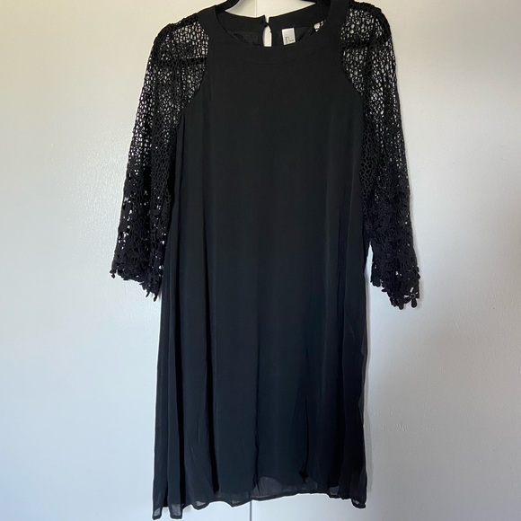 Dresses & Skirts - Lace bell sleeve shift dress